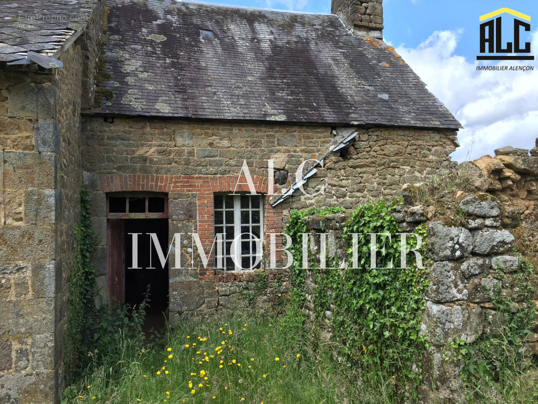Maison à CARROUGES