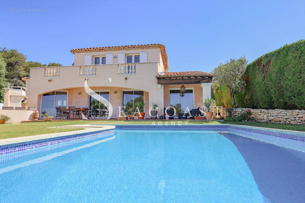 Photo 1 - Maison à SAUSSET-LES-PINS