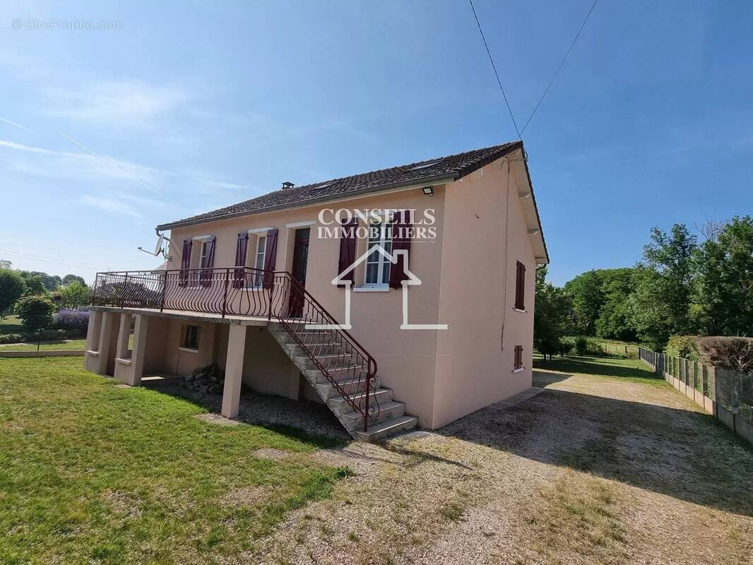 Maison à VILLENEUVE-SUR-YONNE