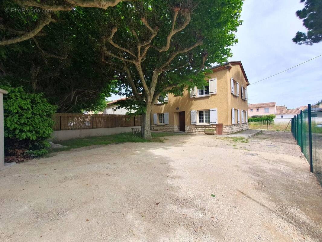 Maison à LE PONTET