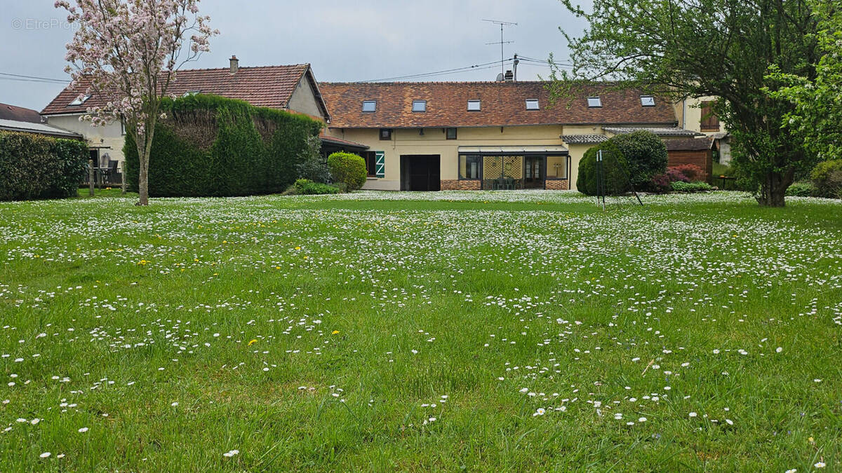 Maison à MILLY-SUR-THERAIN