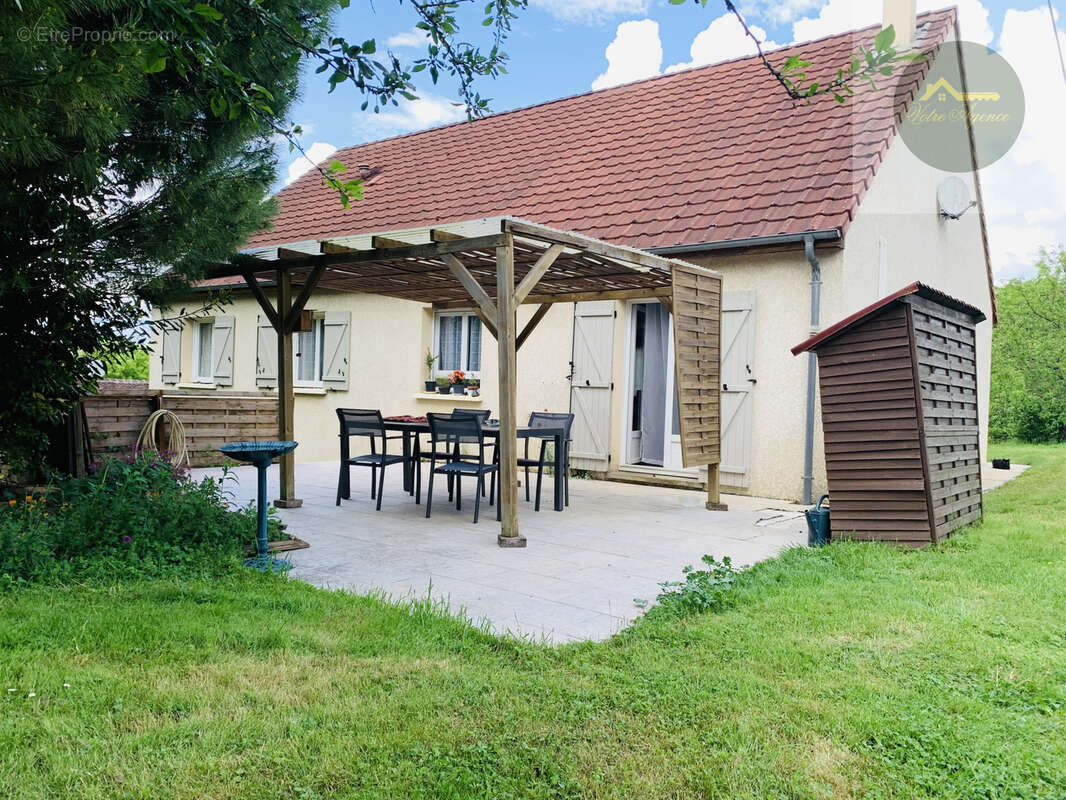 Maison à SAVIGNY-SUR-CLAIRIS