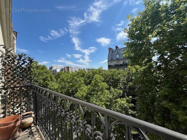 Appartement à PARIS-14E