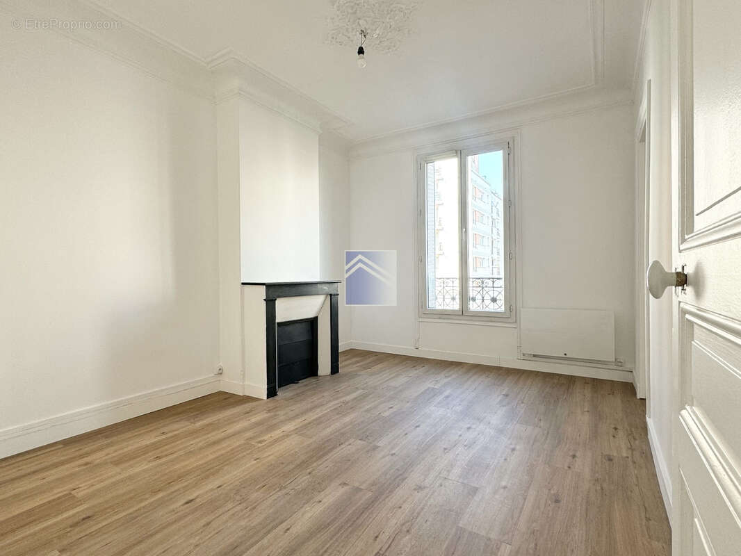 Appartement à COURBEVOIE