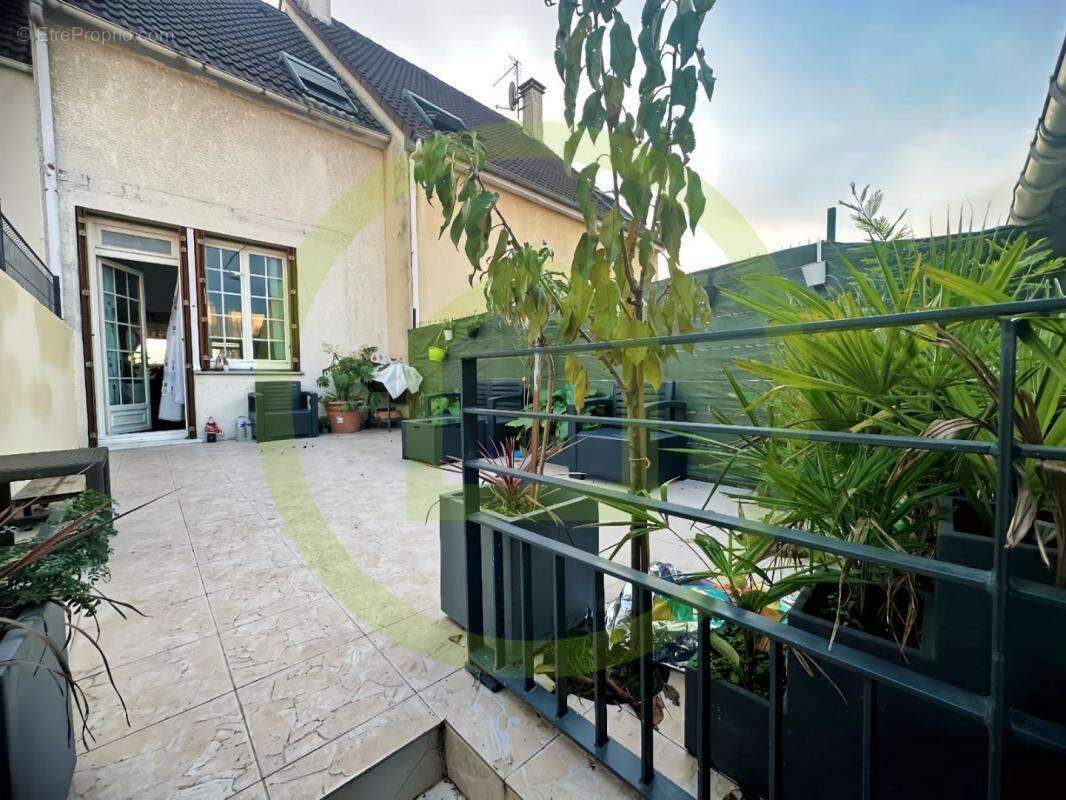 Maison à VILLETANEUSE