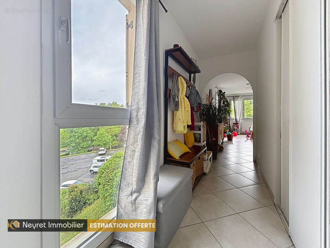 Appartement à SAINT-GENIS-LAVAL