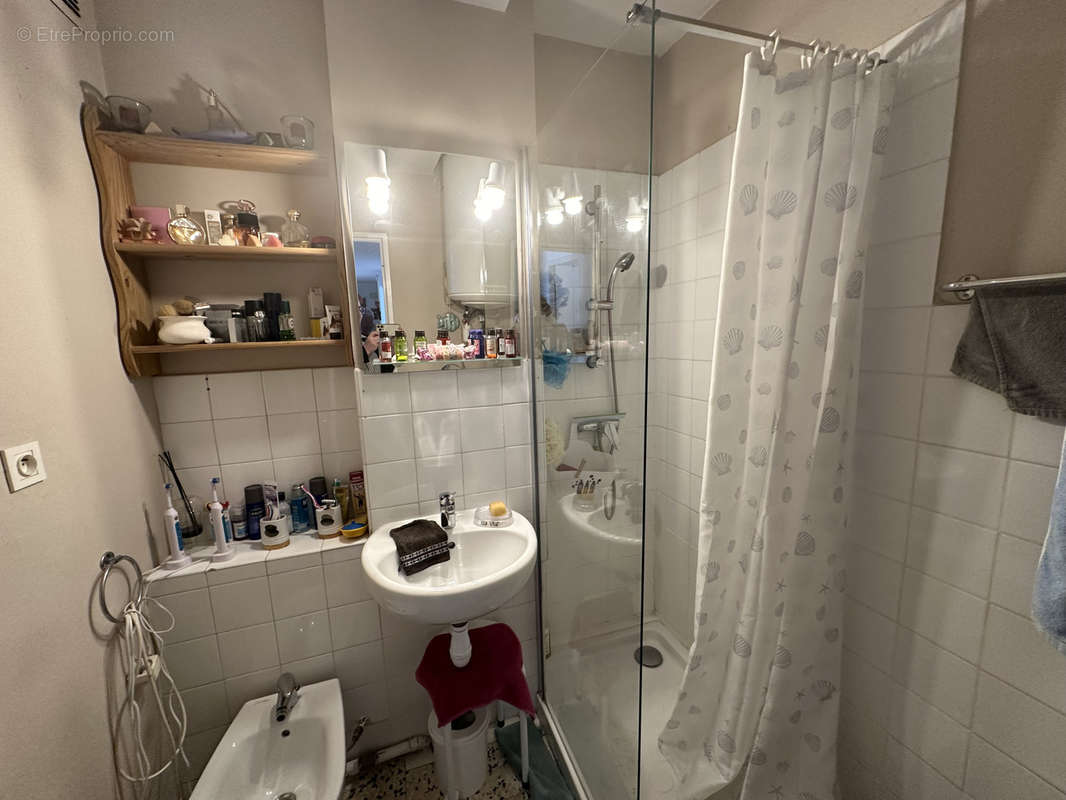 Appartement à SOLLIES-PONT