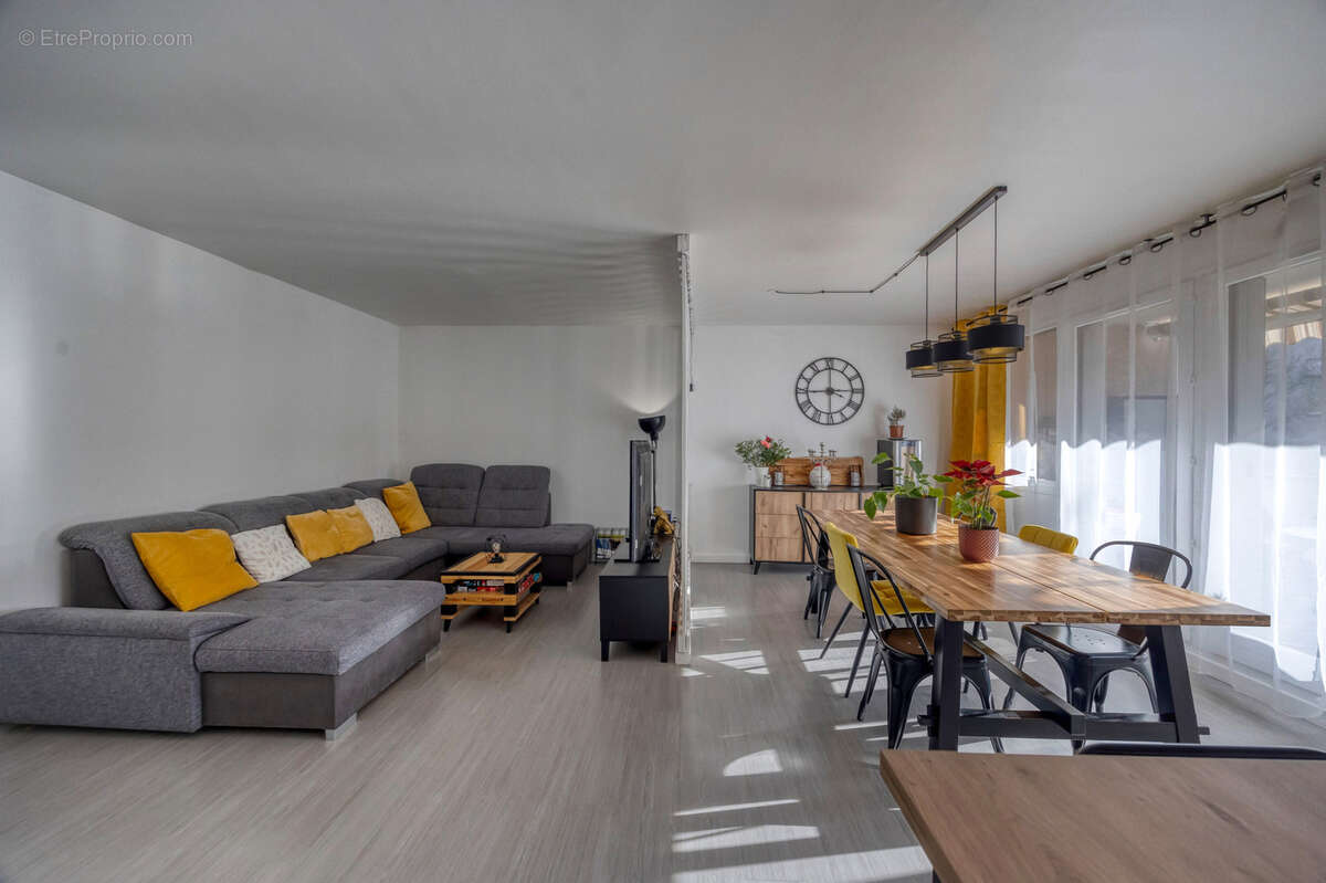 Appartement à LE PONT-DE-CLAIX