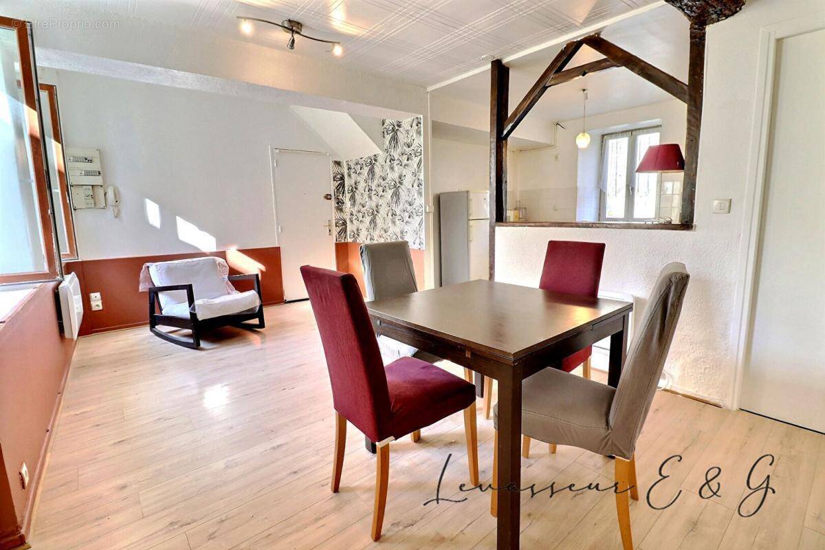 Appartement à MOUY