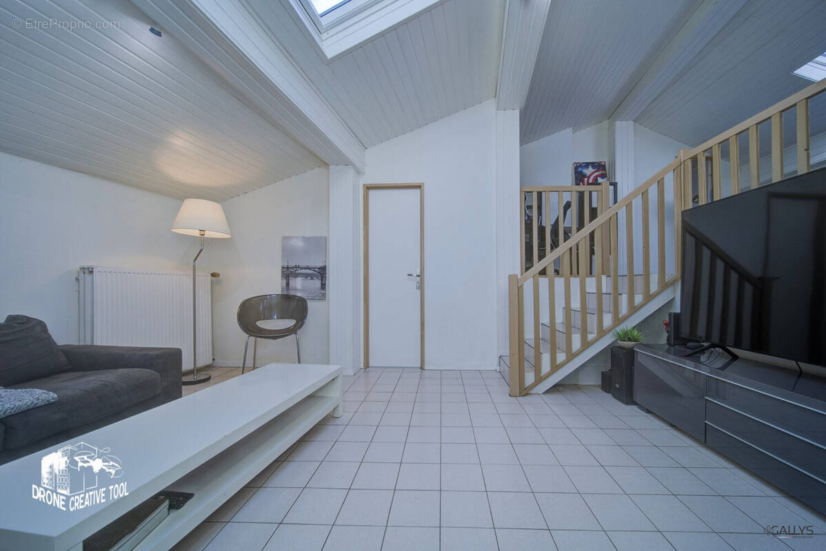 Appartement à CHATEL-SAINT-GERMAIN