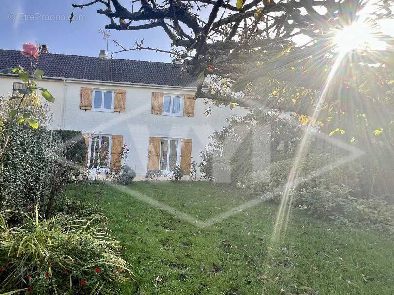 Maison à COMBS-LA-VILLE