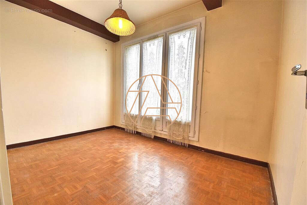 Appartement à SAINT-MAUR-DES-FOSSES