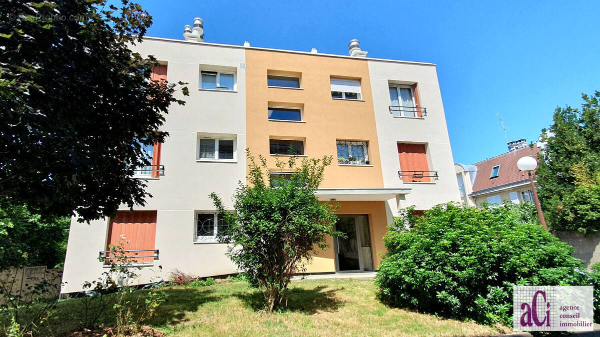 Appartement à L&#039;HAY-LES-ROSES