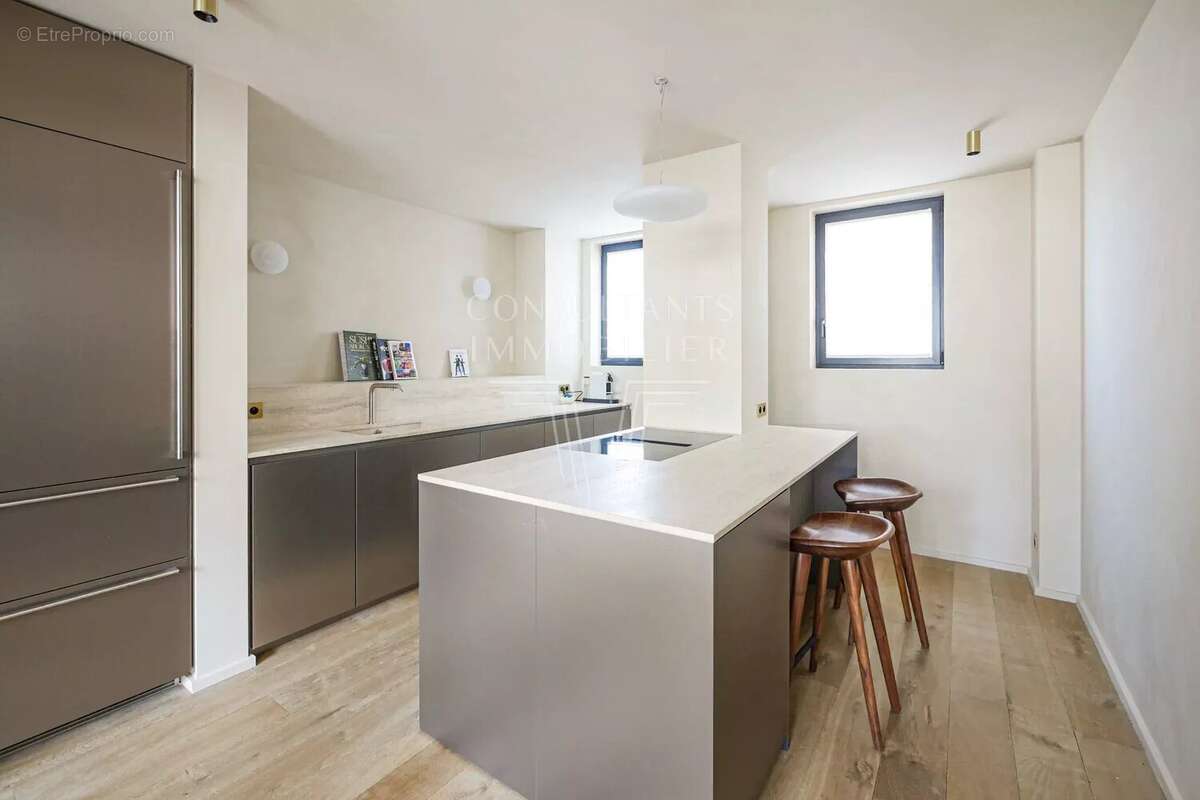 Appartement à PARIS-8E
