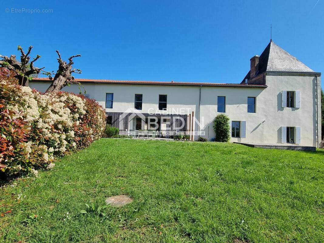Maison à FARGUES-SAINT-HILAIRE