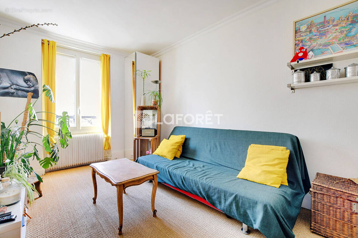 Appartement à PARIS-14E