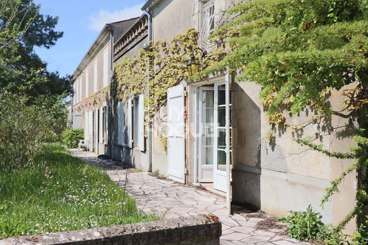 Maison à SURGERES