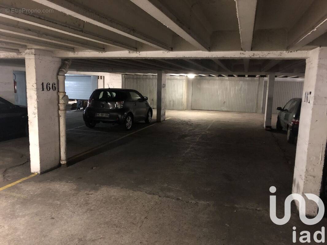 Photo 1 - Parking à PARIS-13E