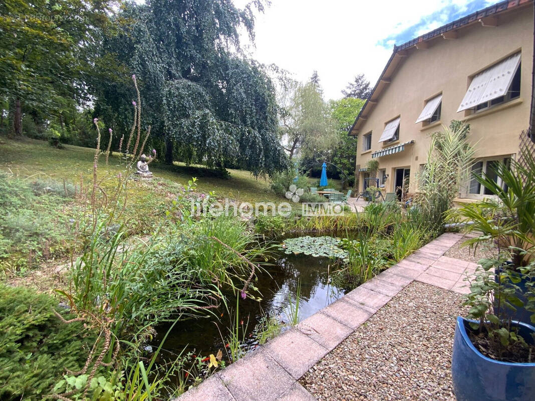 Maison à SAINT-AMAND-MONTROND