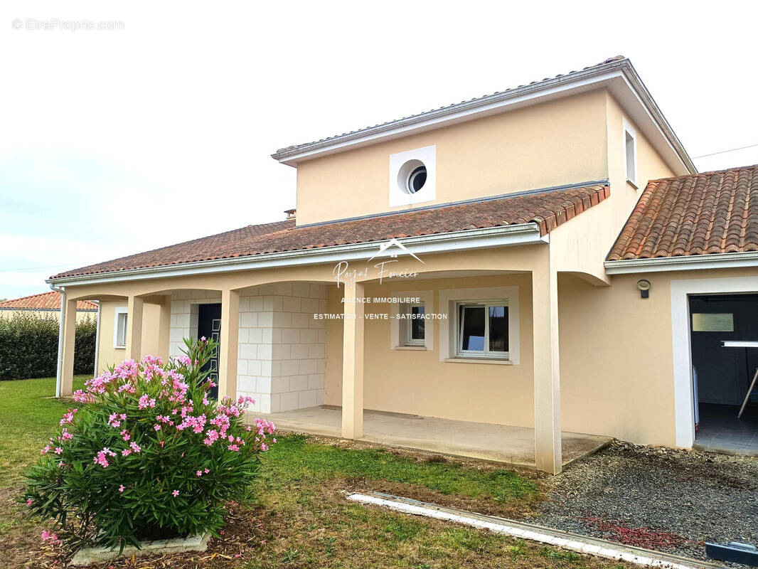 Façade avant - Maison à LA CELLE-SAINT-AVANT