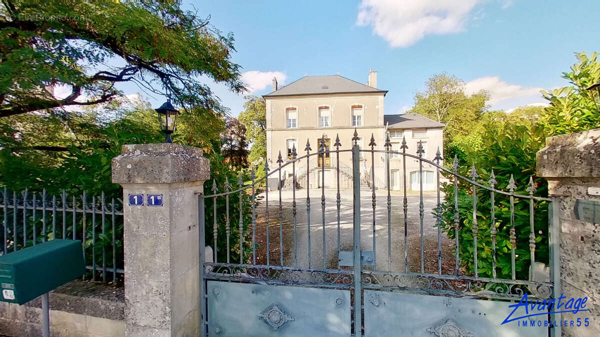 Maison à GONDRECOURT-LE-CHATEAU