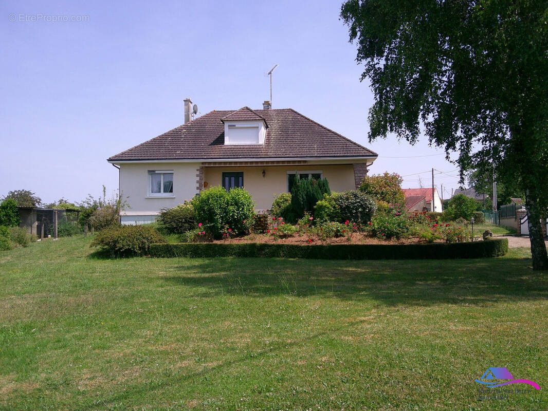 vue avant - Maison à LA CHATRE