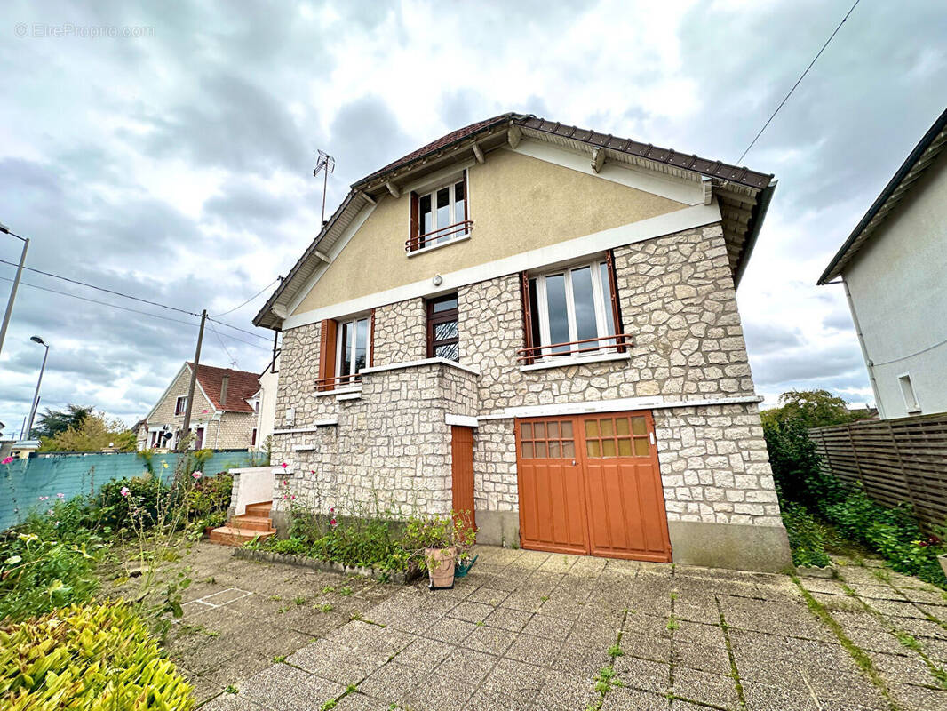 Maison à SAINT-PIERRE-LES-NEMOURS