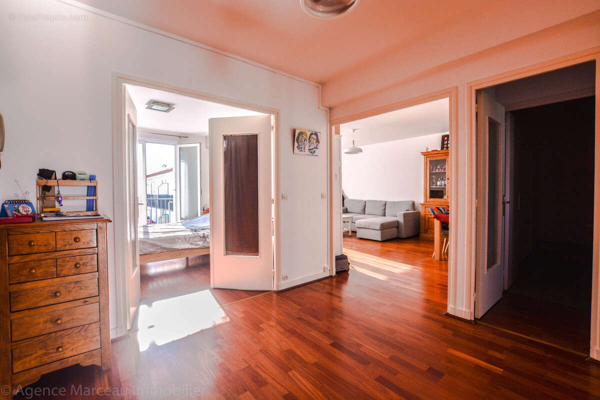 Appartement à COURBEVOIE