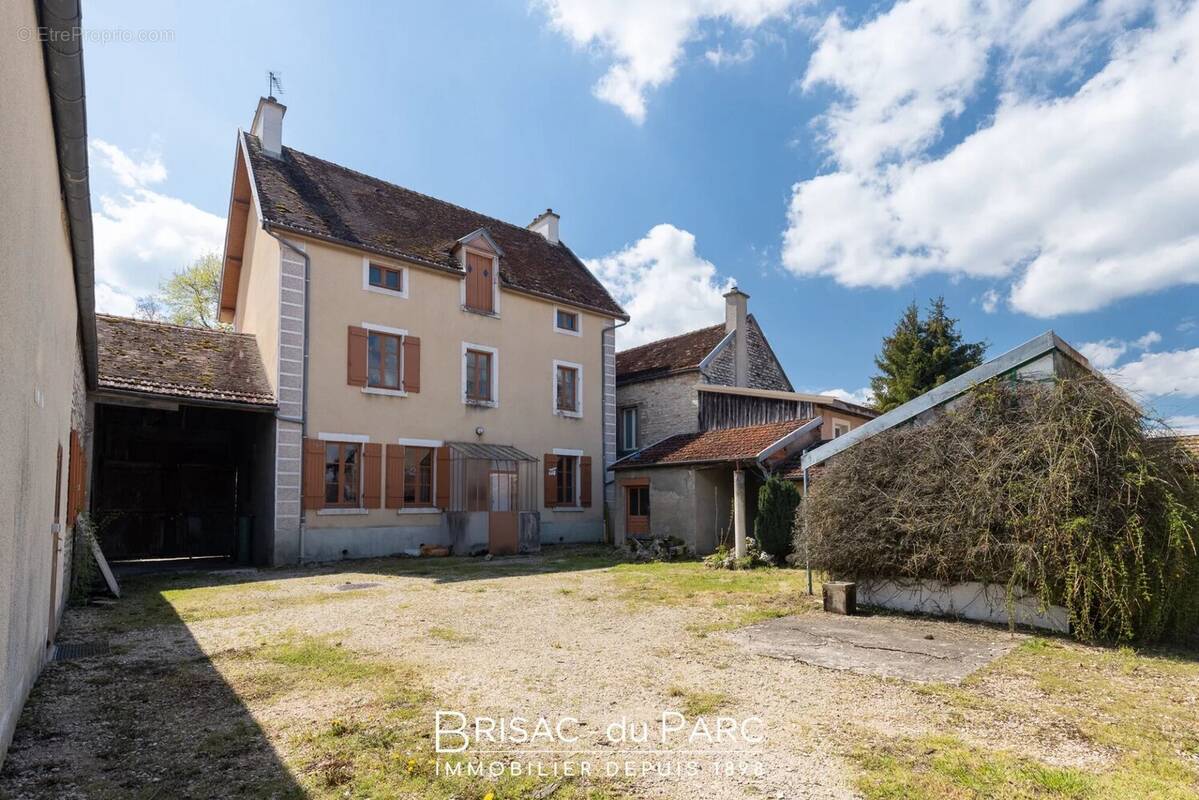 Maison à SAINT-JULIEN