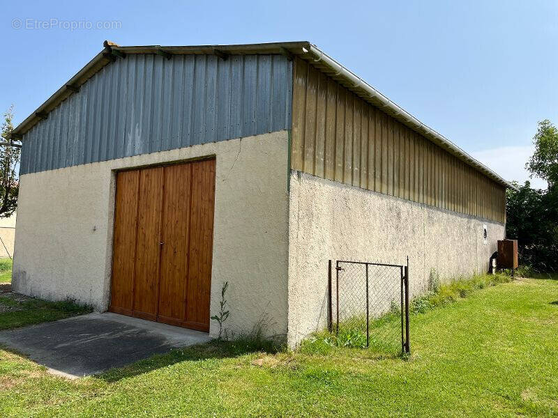 Commerce à BEAUMONT-SUR-LEZE