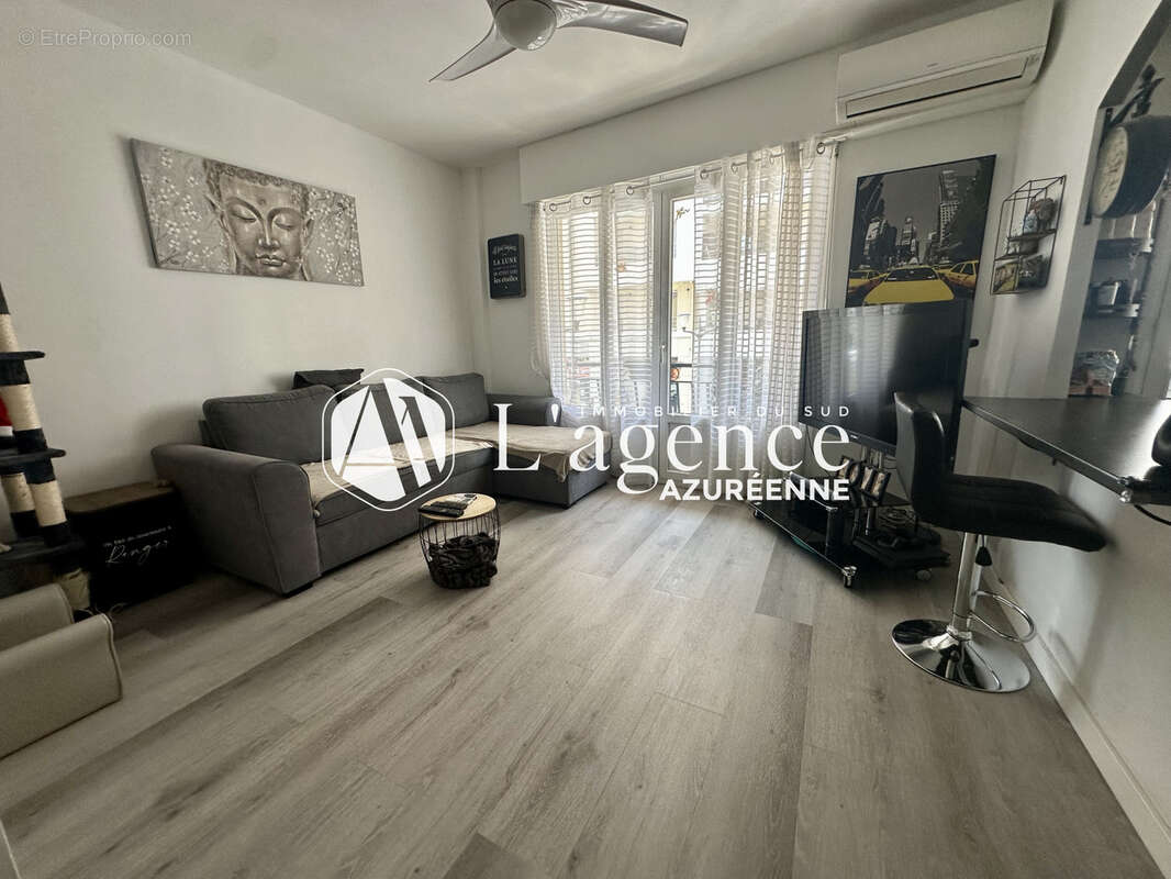 Appartement à SAINT-LAURENT-DU-VAR