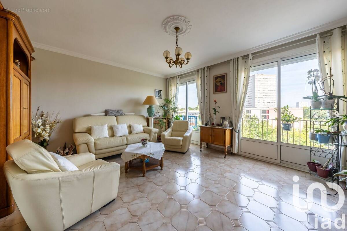 Photo 1 - Appartement à CHEVILLY-LARUE