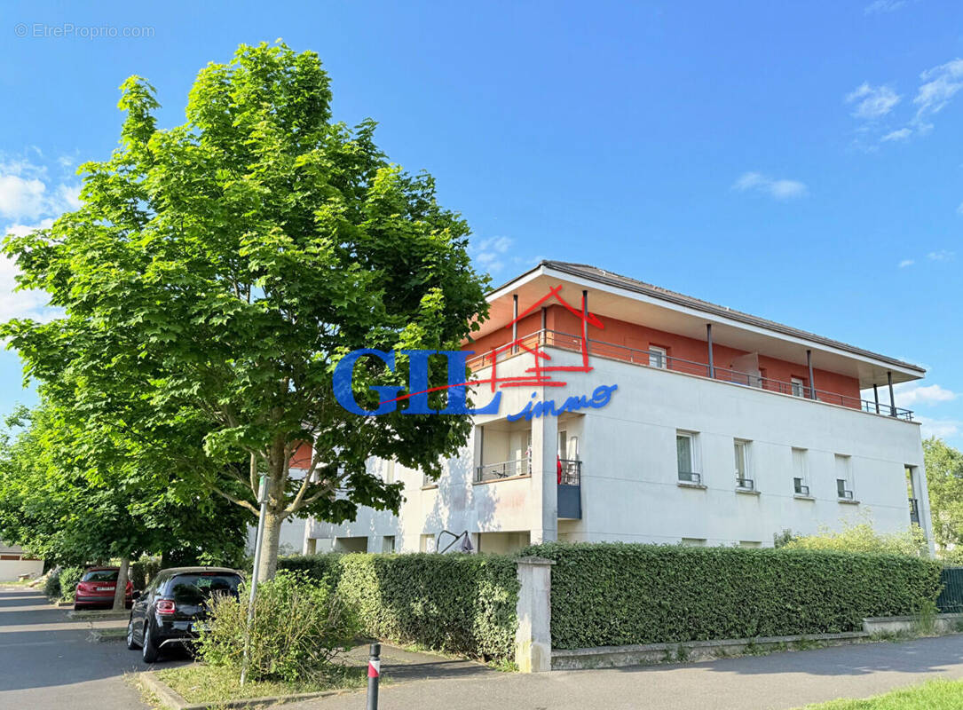 Appartement à SAVIGNY-LE-TEMPLE