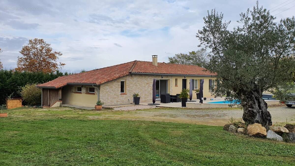 Maison à AURIGNAC
