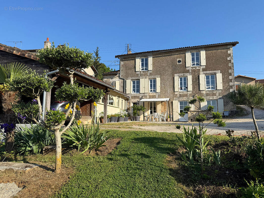 Maison à LIGUGE