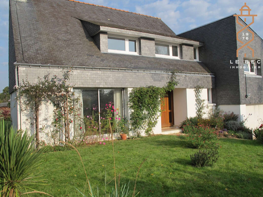 Maison à SAINT-AVE