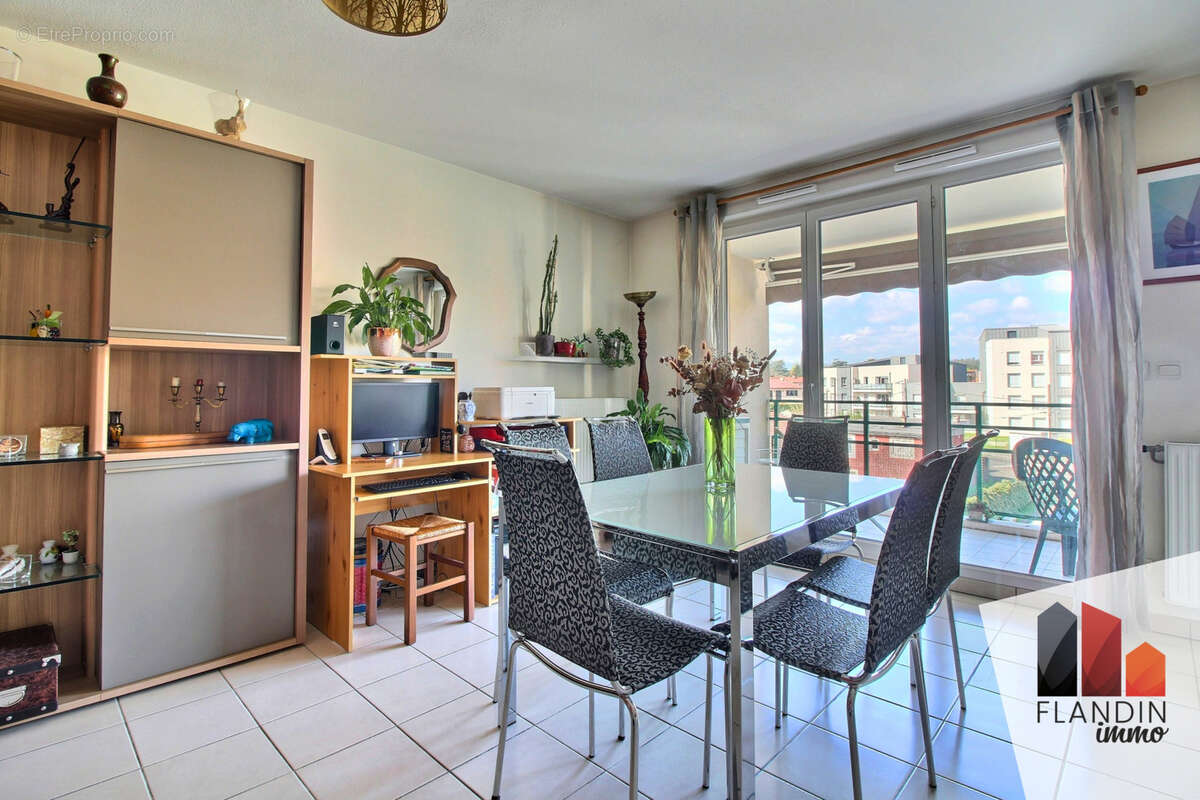 Appartement à SAINT-GENIS-LAVAL