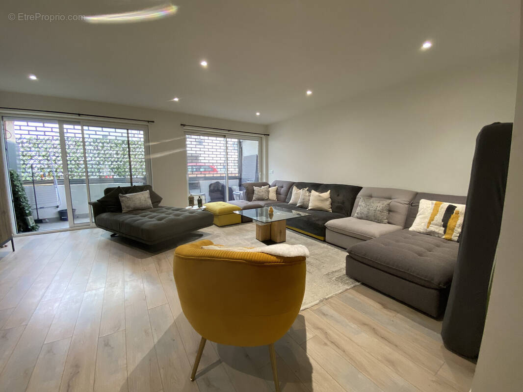 Appartement à AMBILLY