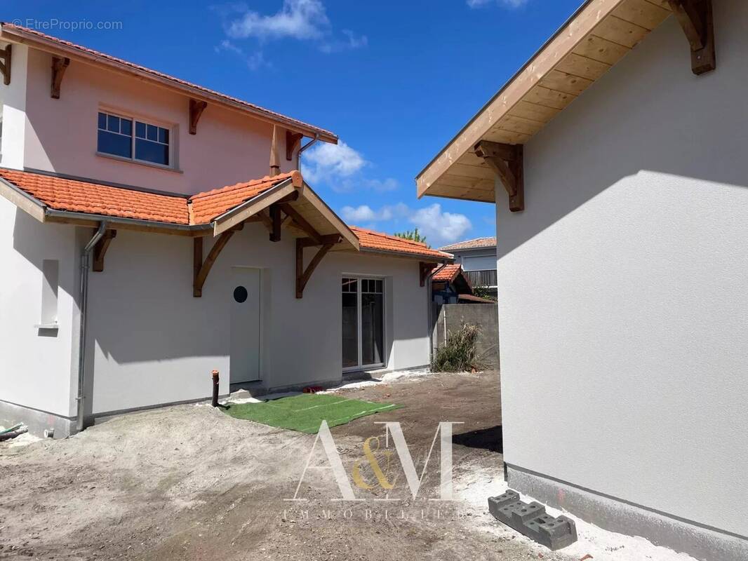 Maison à ARES