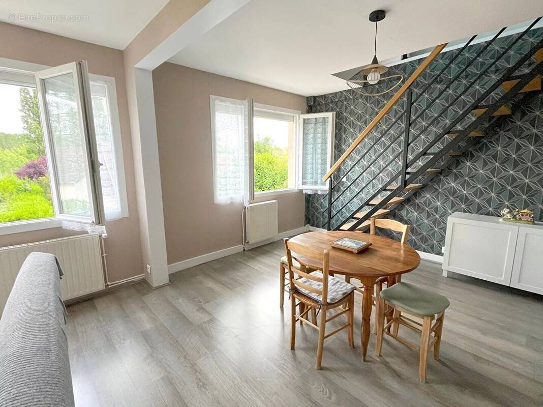 Maison à HOUDAN