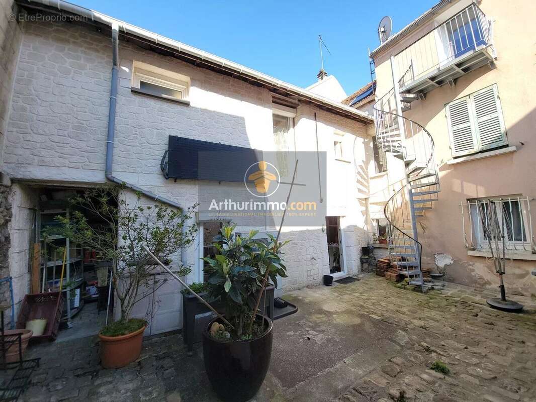 Maison à SARCELLES