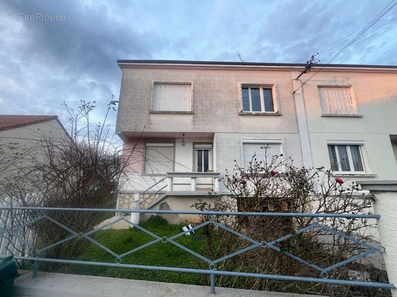 Maison à DANGE-SAINT-ROMAIN