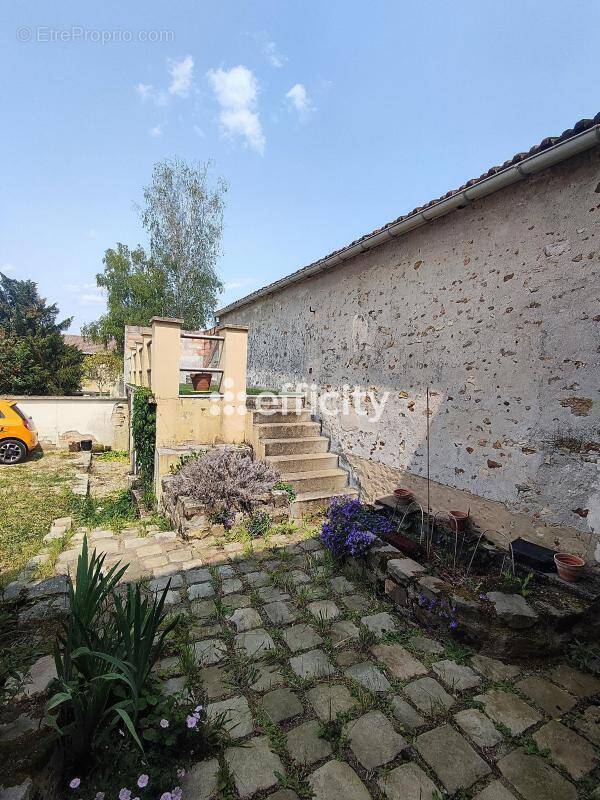 Appartement à SAULX-LES-CHARTREUX