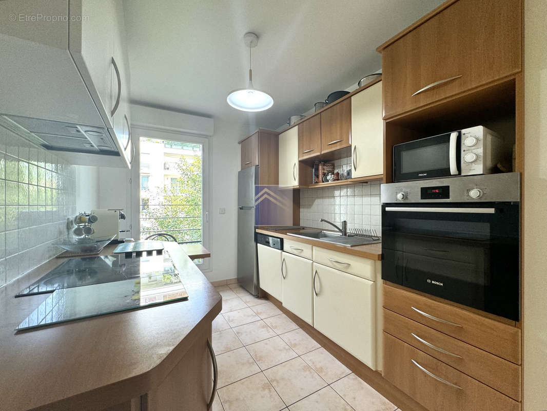 Appartement à COURBEVOIE