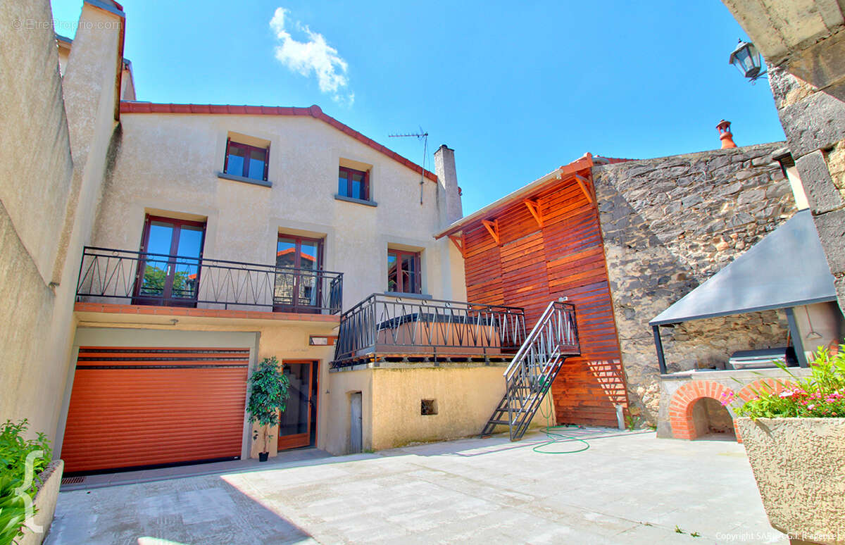 Maison à MOZAC