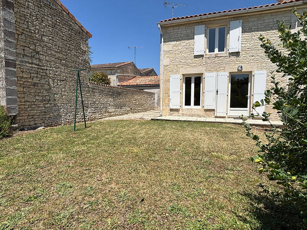 Maison à SURGERES