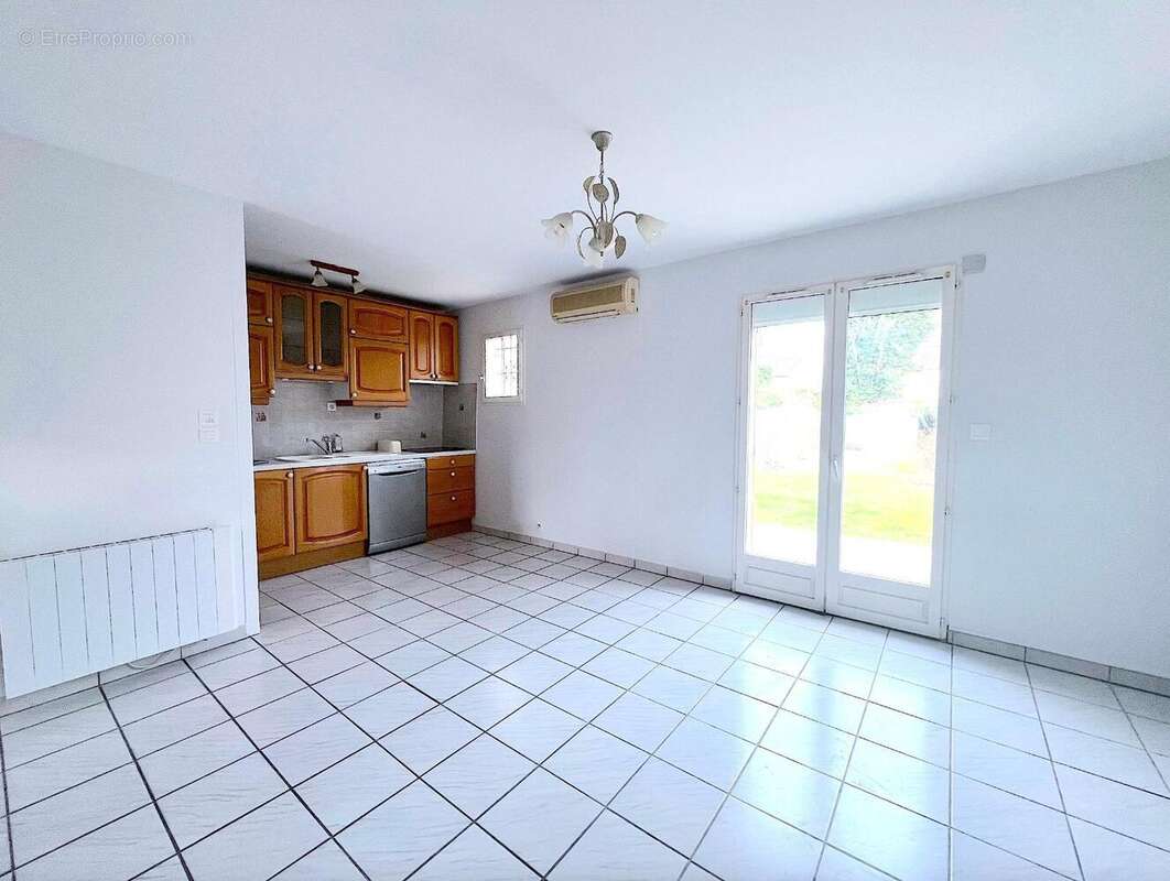   - Maison à VAULX-EN-VELIN