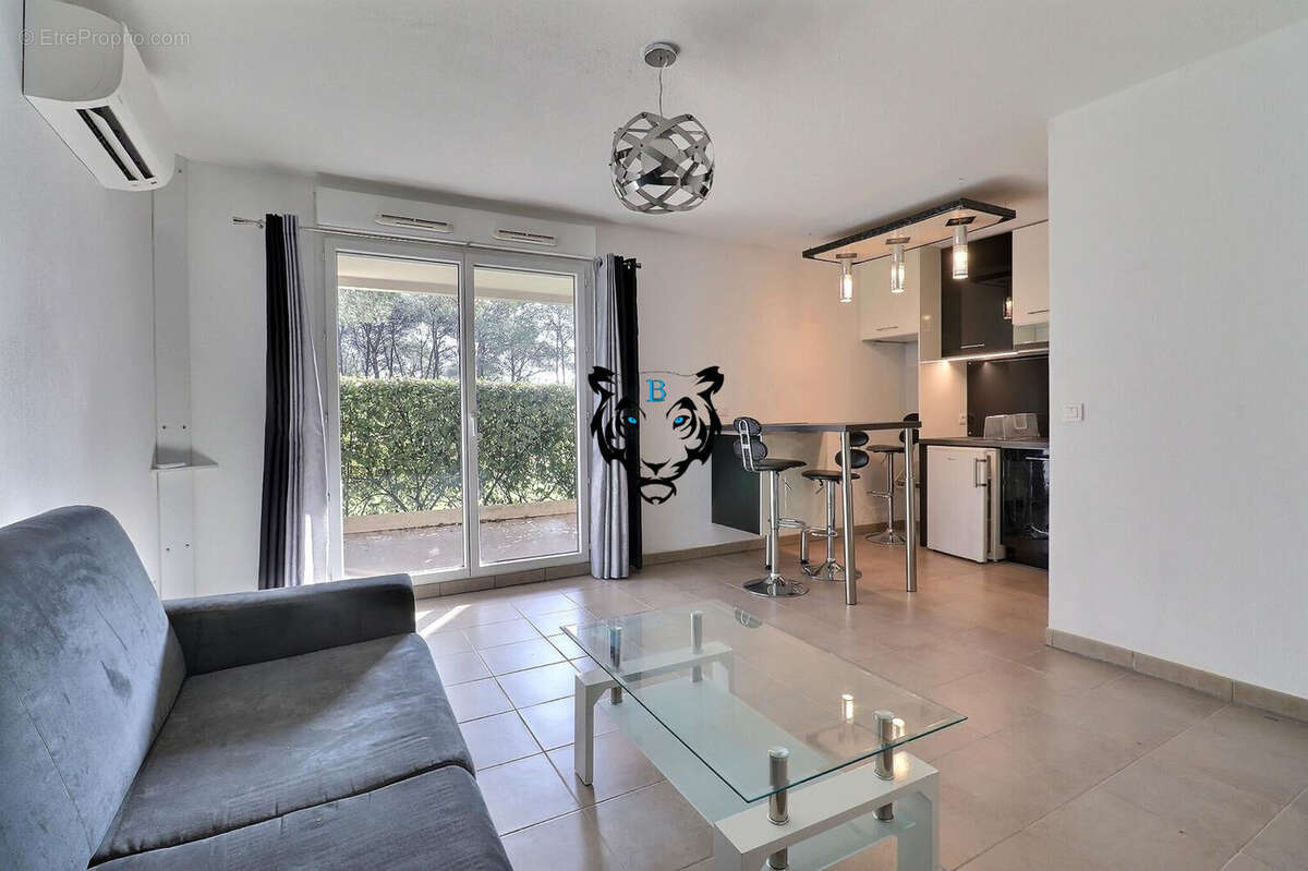 Appartement à ROQUEBRUNE-SUR-ARGENS