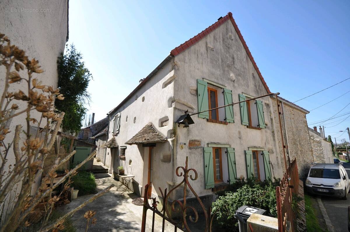 Maison à BRUYERES-LE-CHATEL