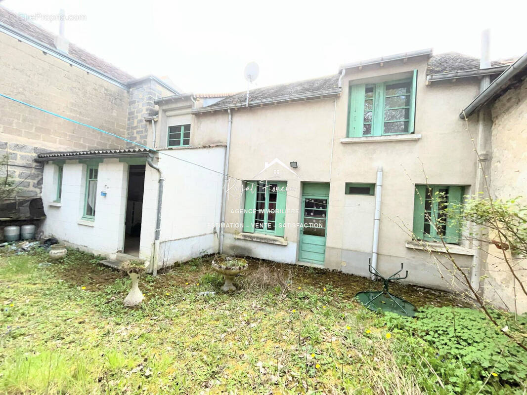 Vue arrière - Maison à YZEURES-SUR-CREUSE